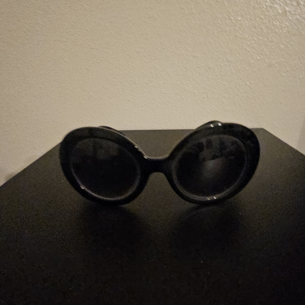 Chic Black Oversized Sunglasses